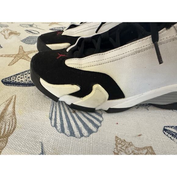 Jordan’s sneakers 6Y - Picture 2 of 11